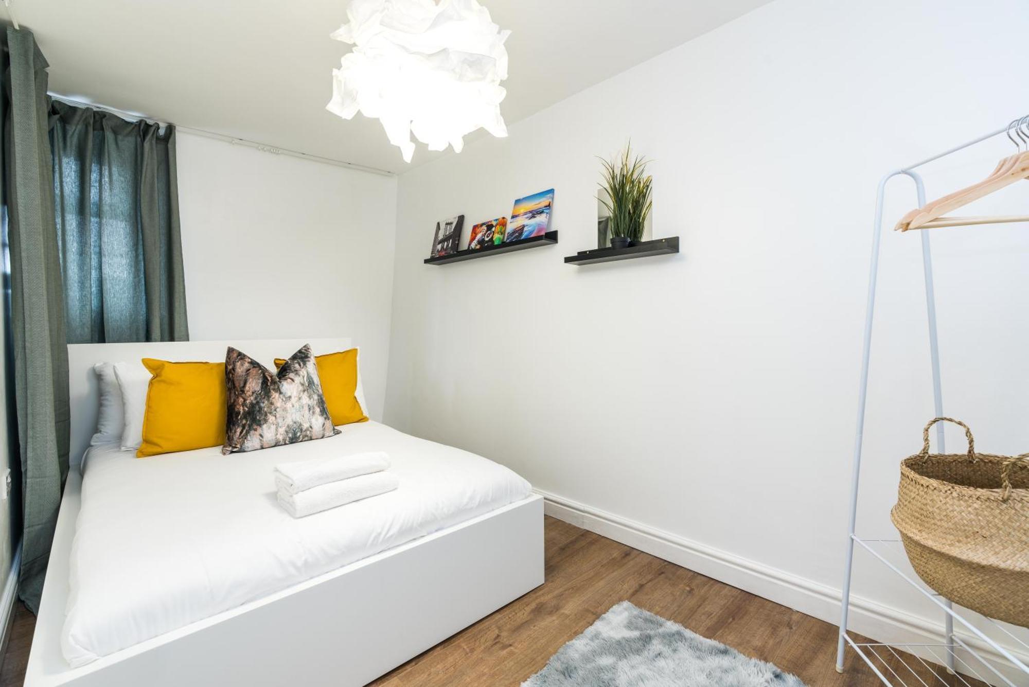 Me3 Cute Central Flat-2bdr-next To Queens Marry Hospital * Londen